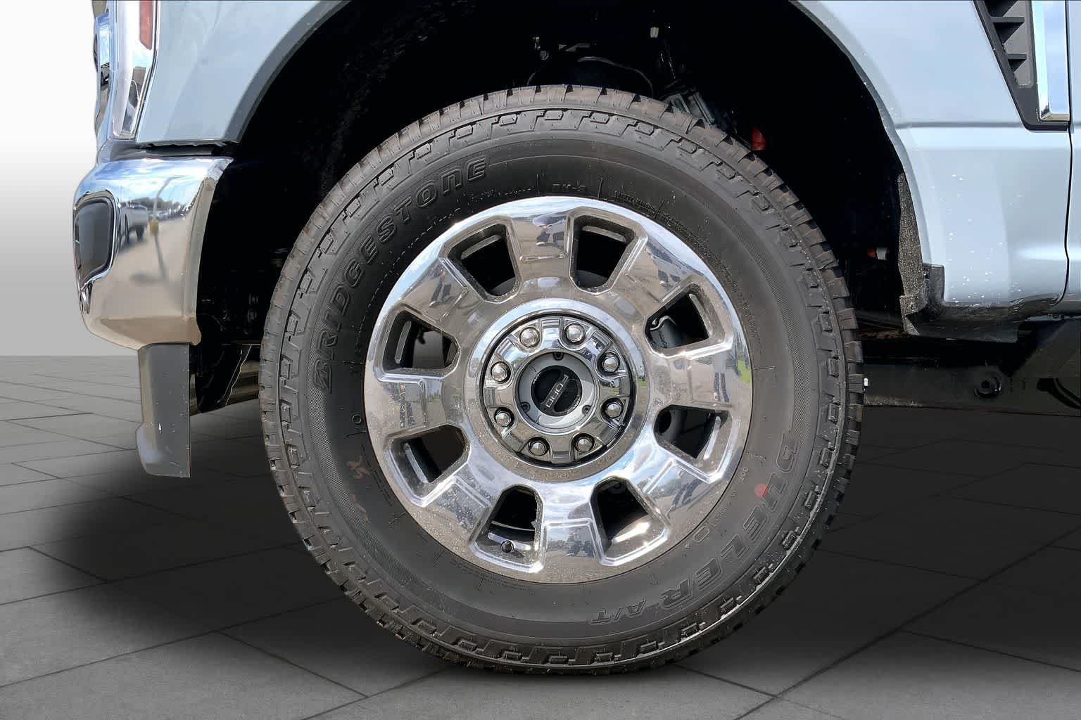 New 2026 Glacier Gray Metallic Tri-Coat Ford F-250® King Ranch® image 8