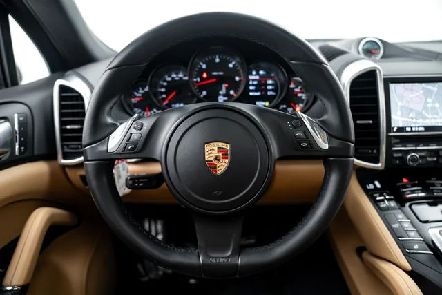 Used 2014  Porsche Diesel Platinum Edition image 20