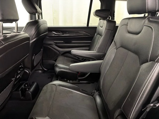 Used 2023 Black Jeep Altitude image 28