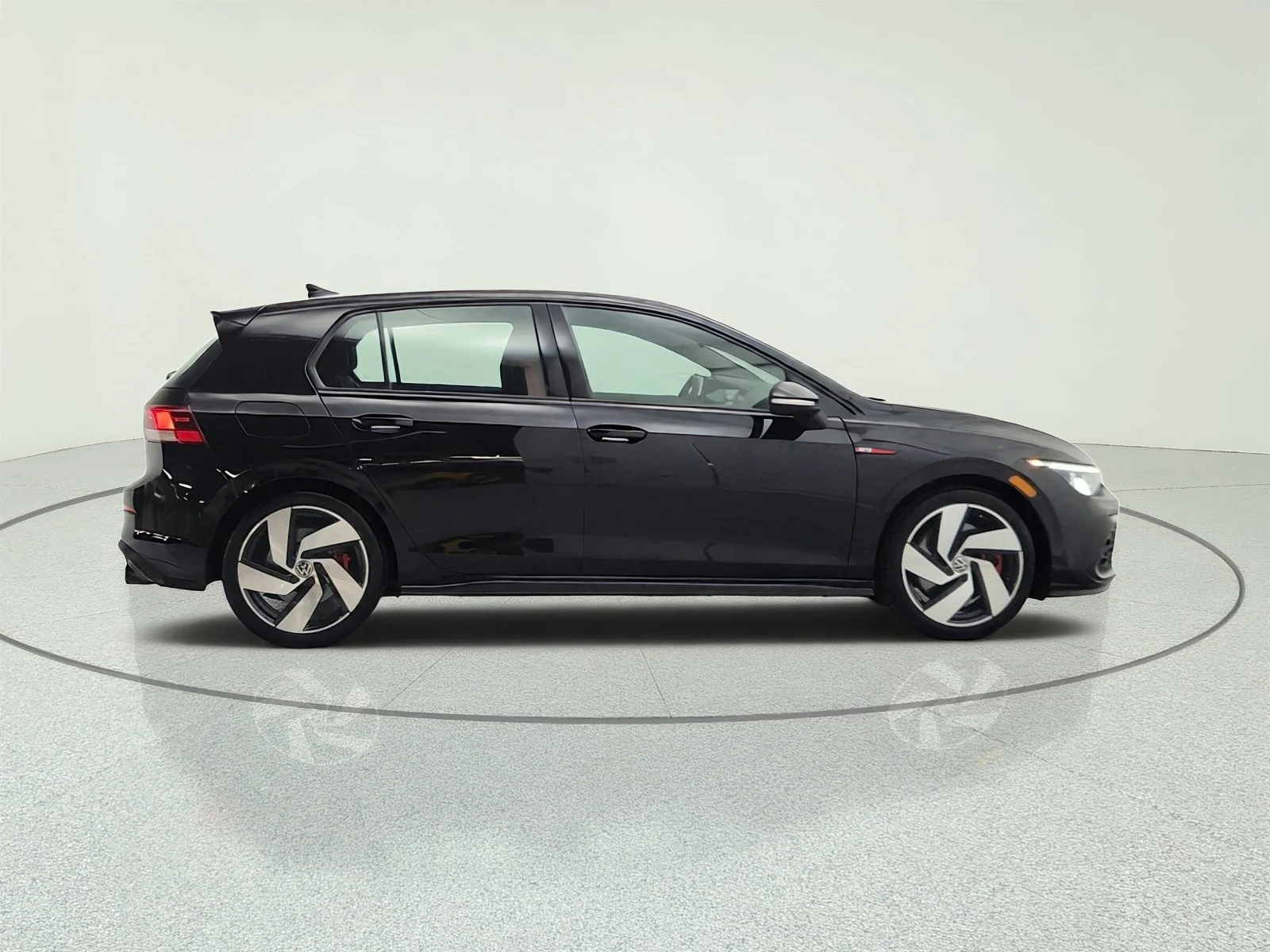 Used 2022 Deep Black Pearl Volkswagen 2.0T SE DSG image 4