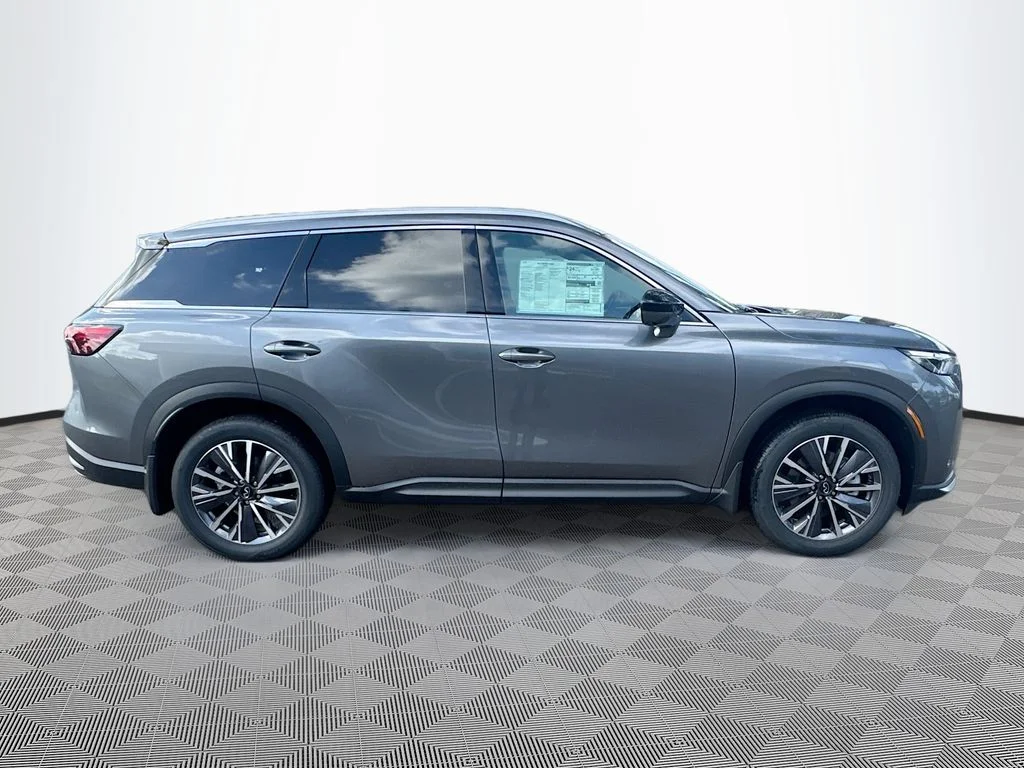New 2027 GRAPHITE SHADOW INFINITI Luxe FWD image 4
