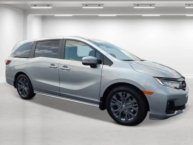New 2026 Solar Silver Metallic Honda Touring image 8