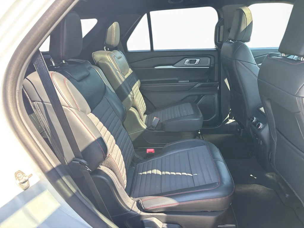New 2027 Star White Metallic Tri-Coat Ford ST-Line image 16