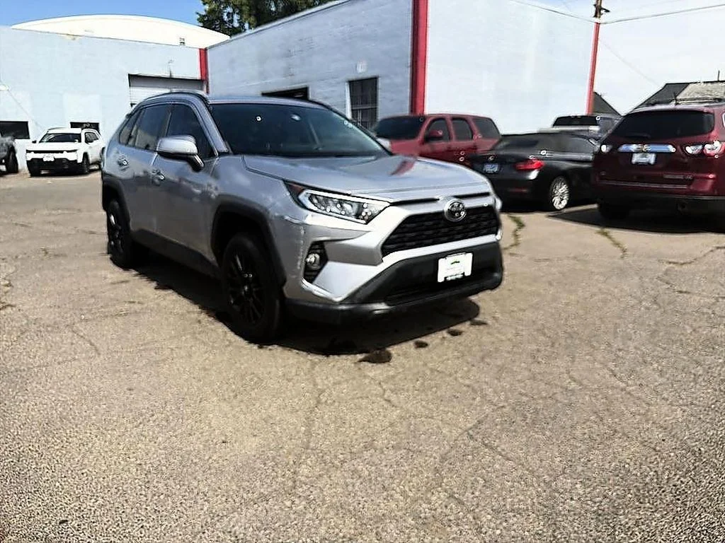 Used 2018 Black Toyota XLE image 5