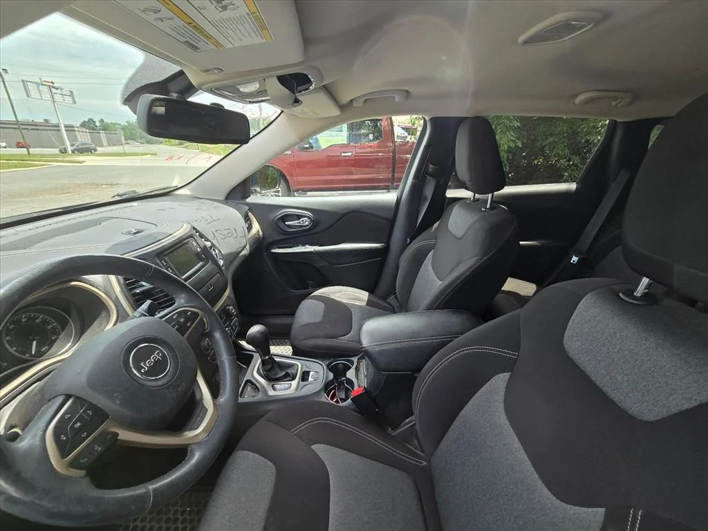 Used 2014 Gray Jeep Latitude image 4
