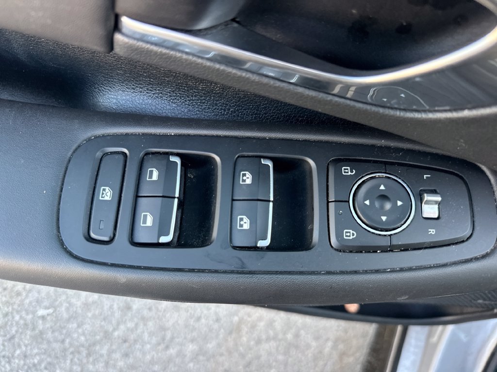 Used 2023 Silver Hyundai SEL image 15