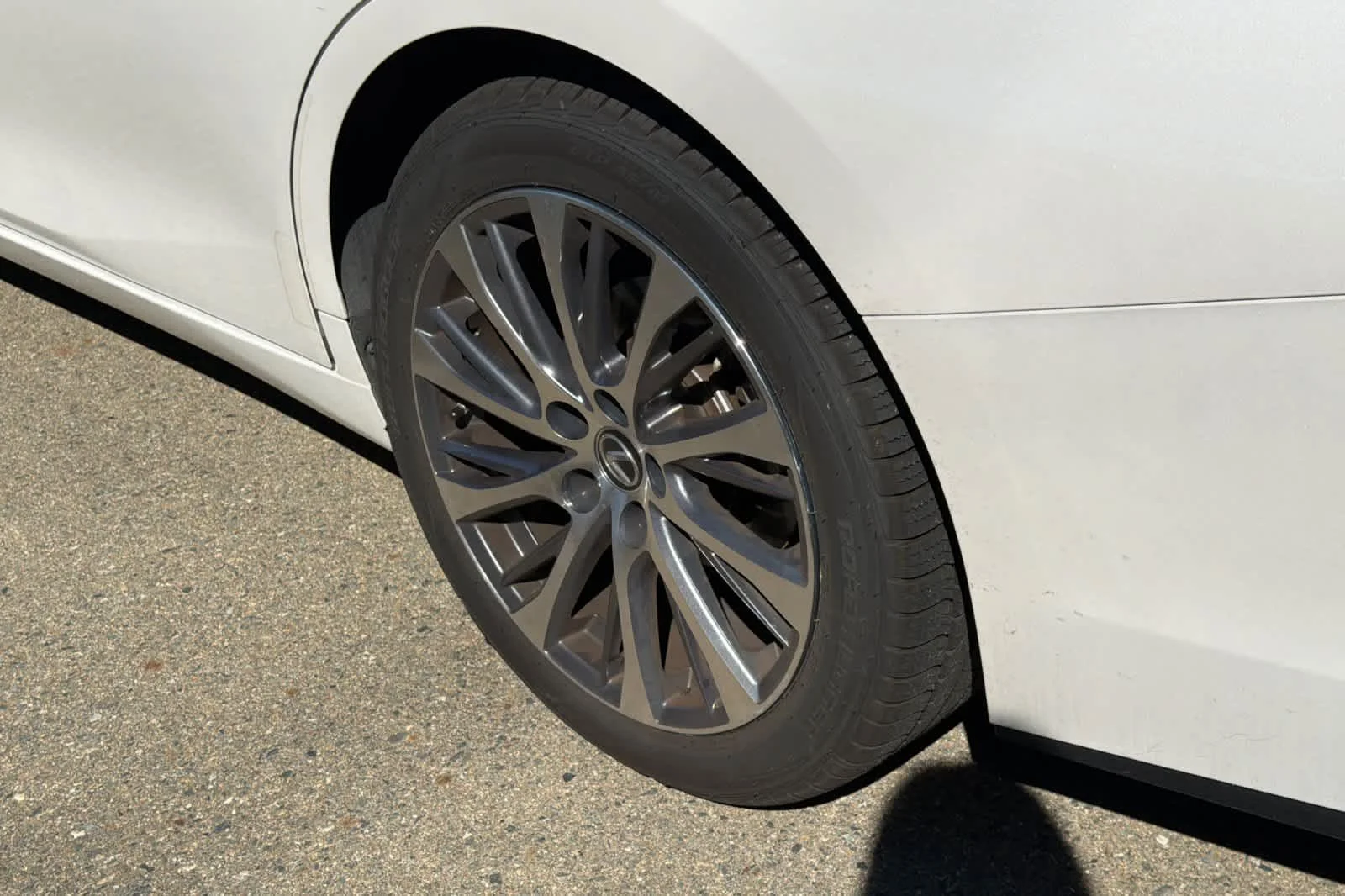 Used 2019 Eminent White Pearl Lexus  image 18