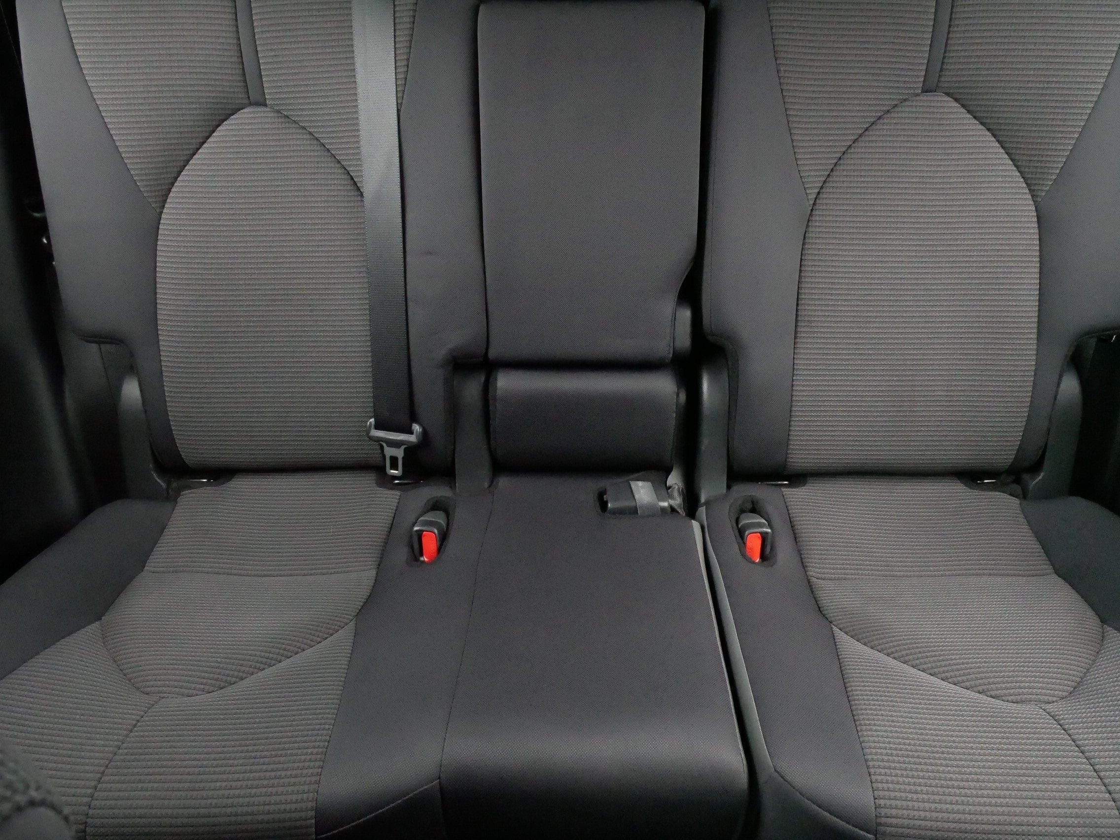 2024 Toyota Highlander LE - Photo 13
