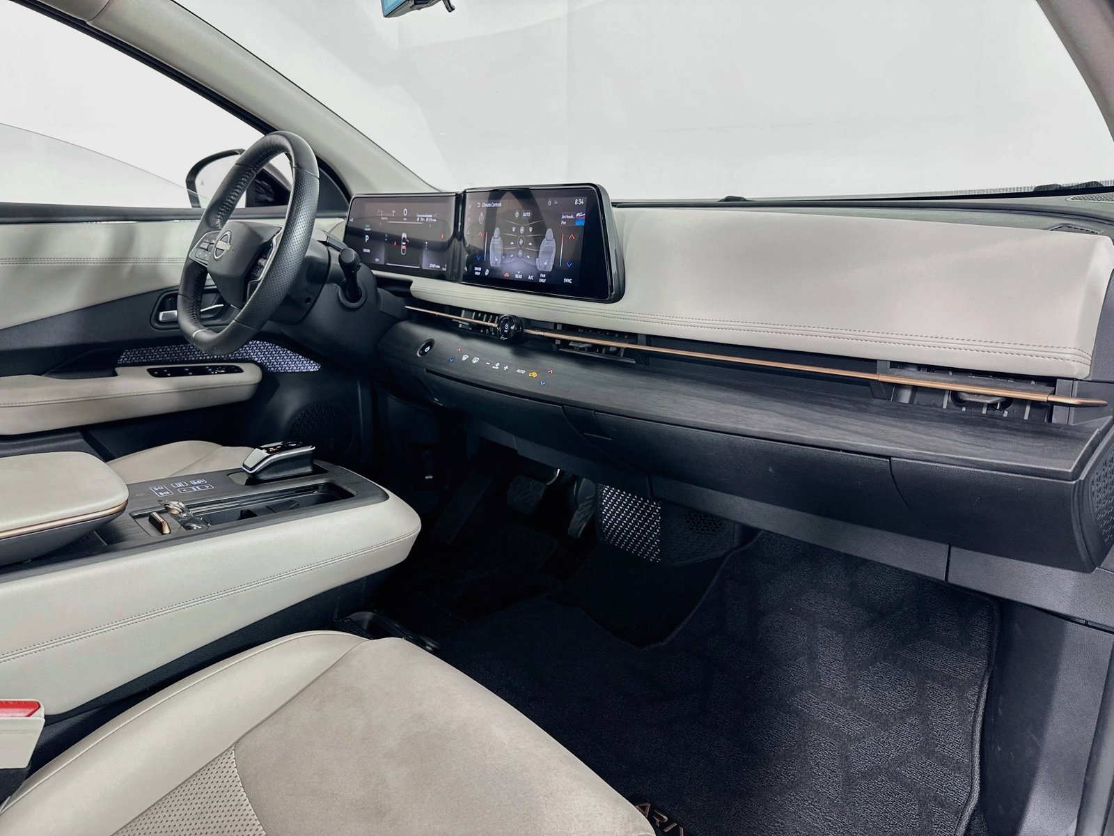 Used 2024 Everest White Pearl Tricoat/Black Diamond Pearl Nissan EMPOWER+ image 30