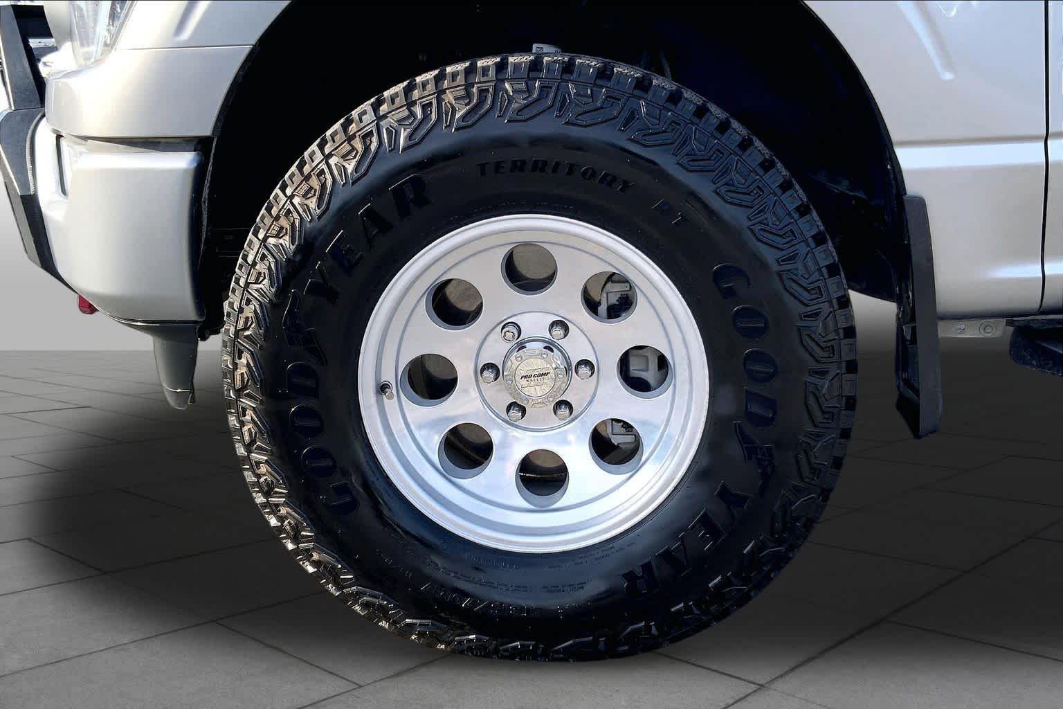 Used 2022 Iconic Silver Metallic Ford XL image 11