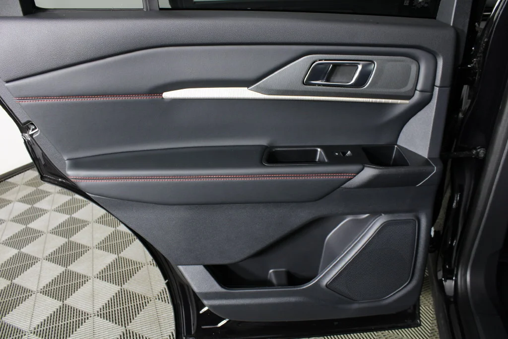 New 2027 Agate Black Metallic Ford ST-Line image 13