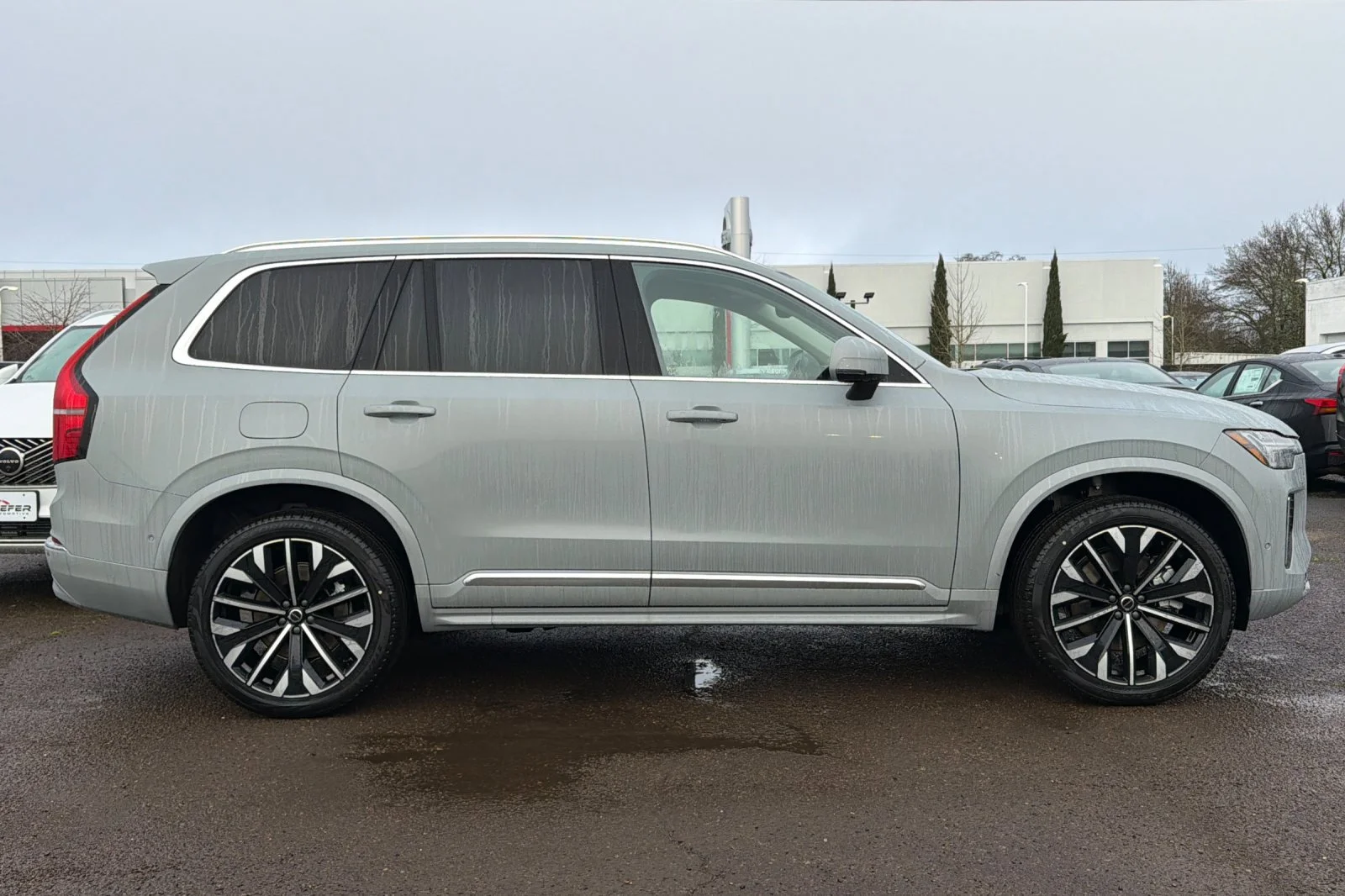 New 2026 VAPOUR GRAY Volvo Plus image 3