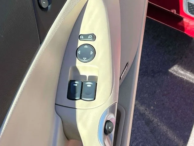 Used 2008 Crystal Red Metallic Tintcoat Chevrolet Base image 20