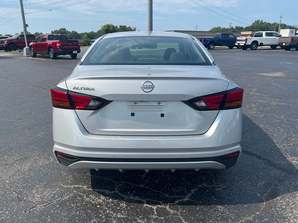 Used 2023 Brilliant Silver Metallic Nissan 2.5 S image 4