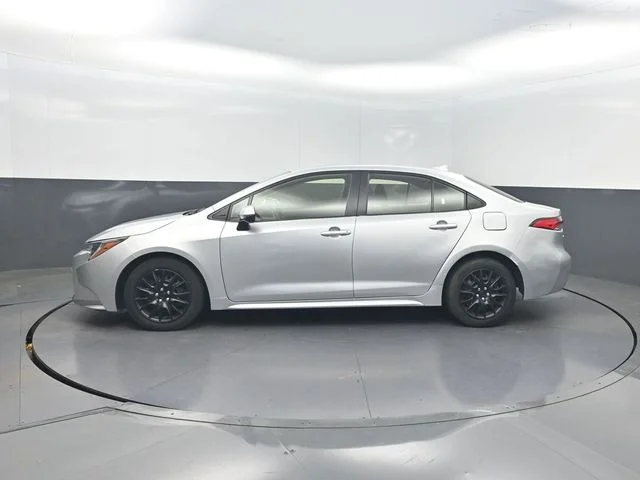 Used 2022 Silver Toyota LE image 3