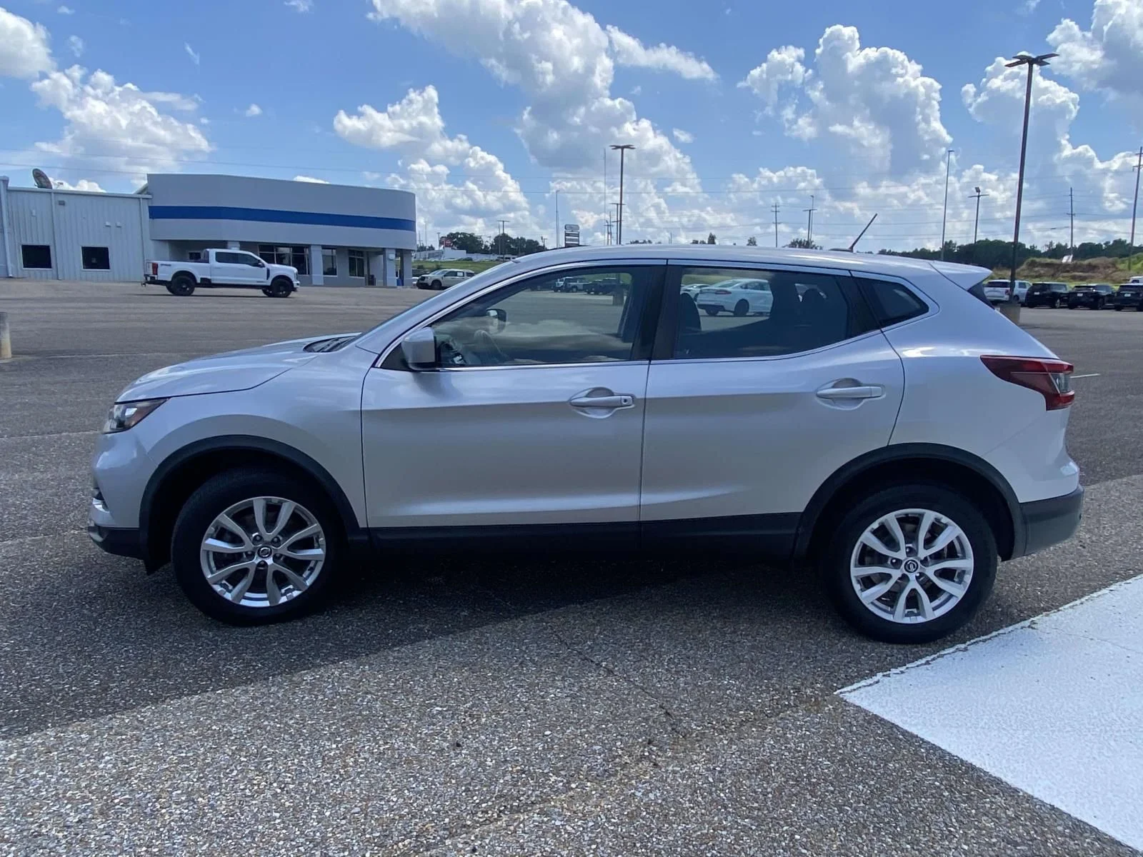 Used 2021 Silver Nissan S image 4