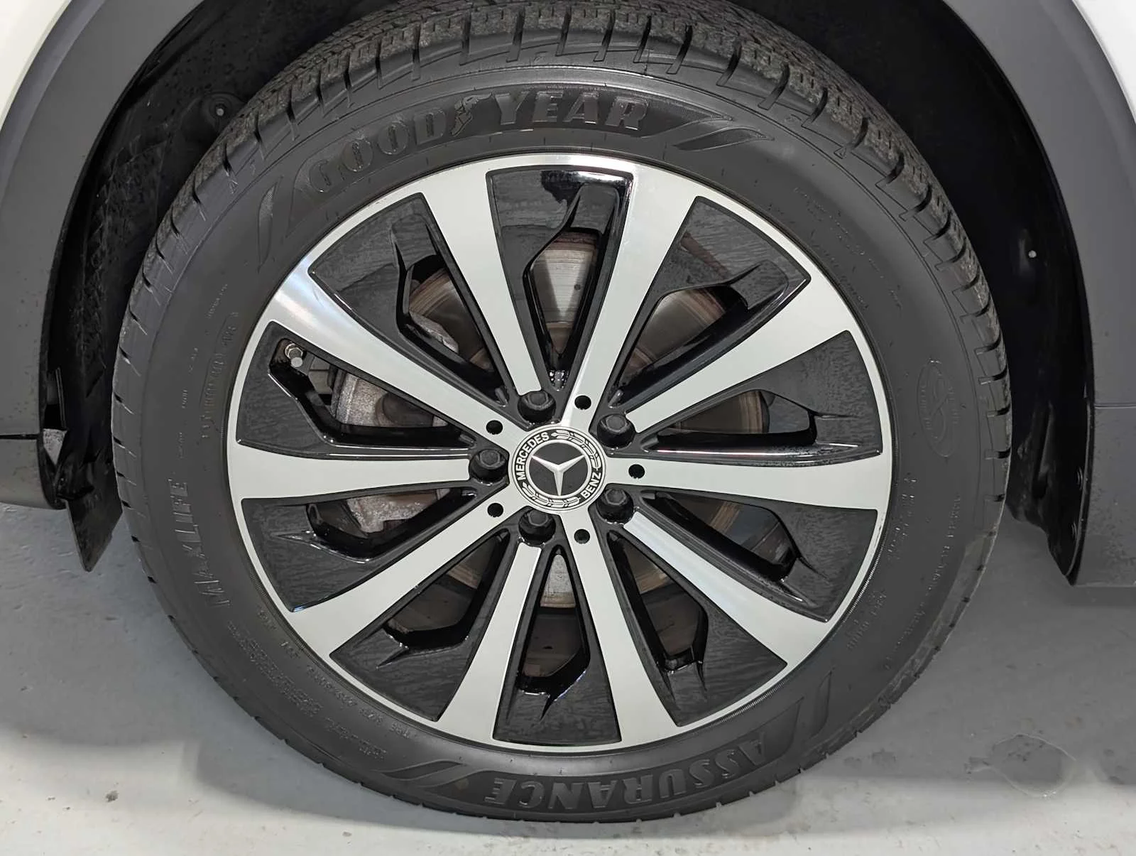 Used 2022 Polar White Mercedes-Benz GLB 250 image 3