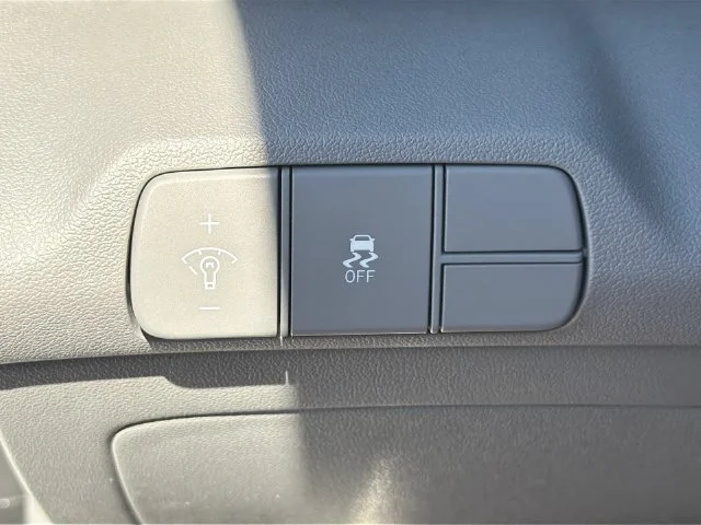 Used 2026 White Hyundai SEL Sport image 30
