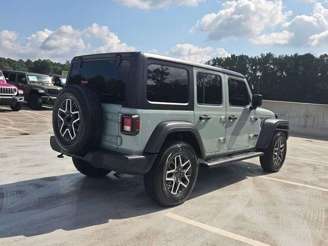 Used 2023  Jeep Sport image 9