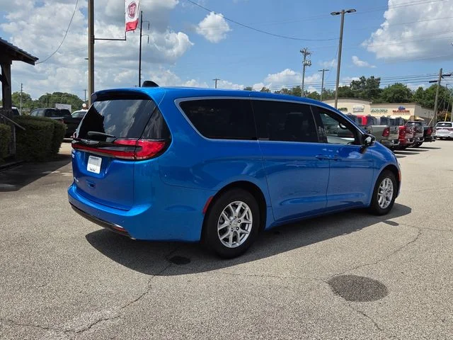 Used 2026 Blue Chrysler Select image 17