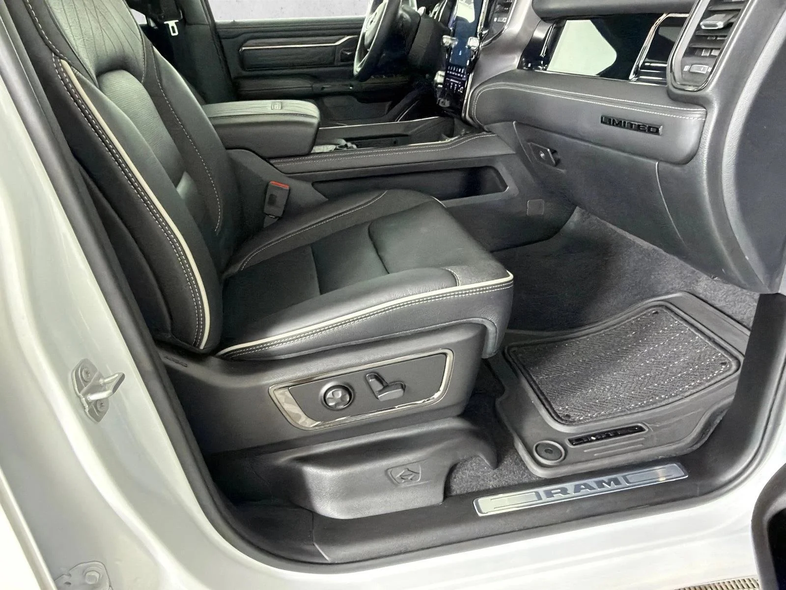 Used 2025 White Ram Limited image 15