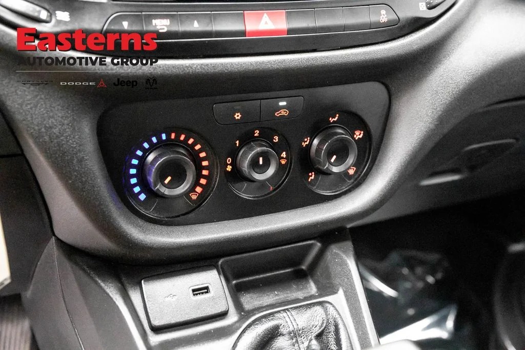 Used 2022 White Ram Base image 18