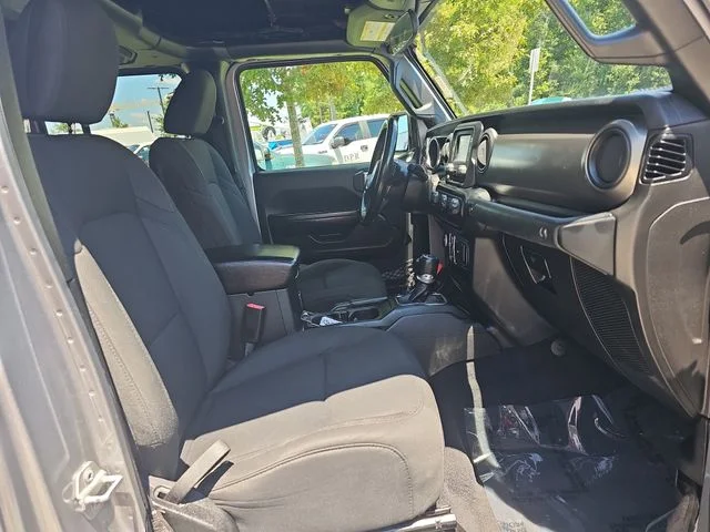 Used 2020 Silver Jeep Sport image 10