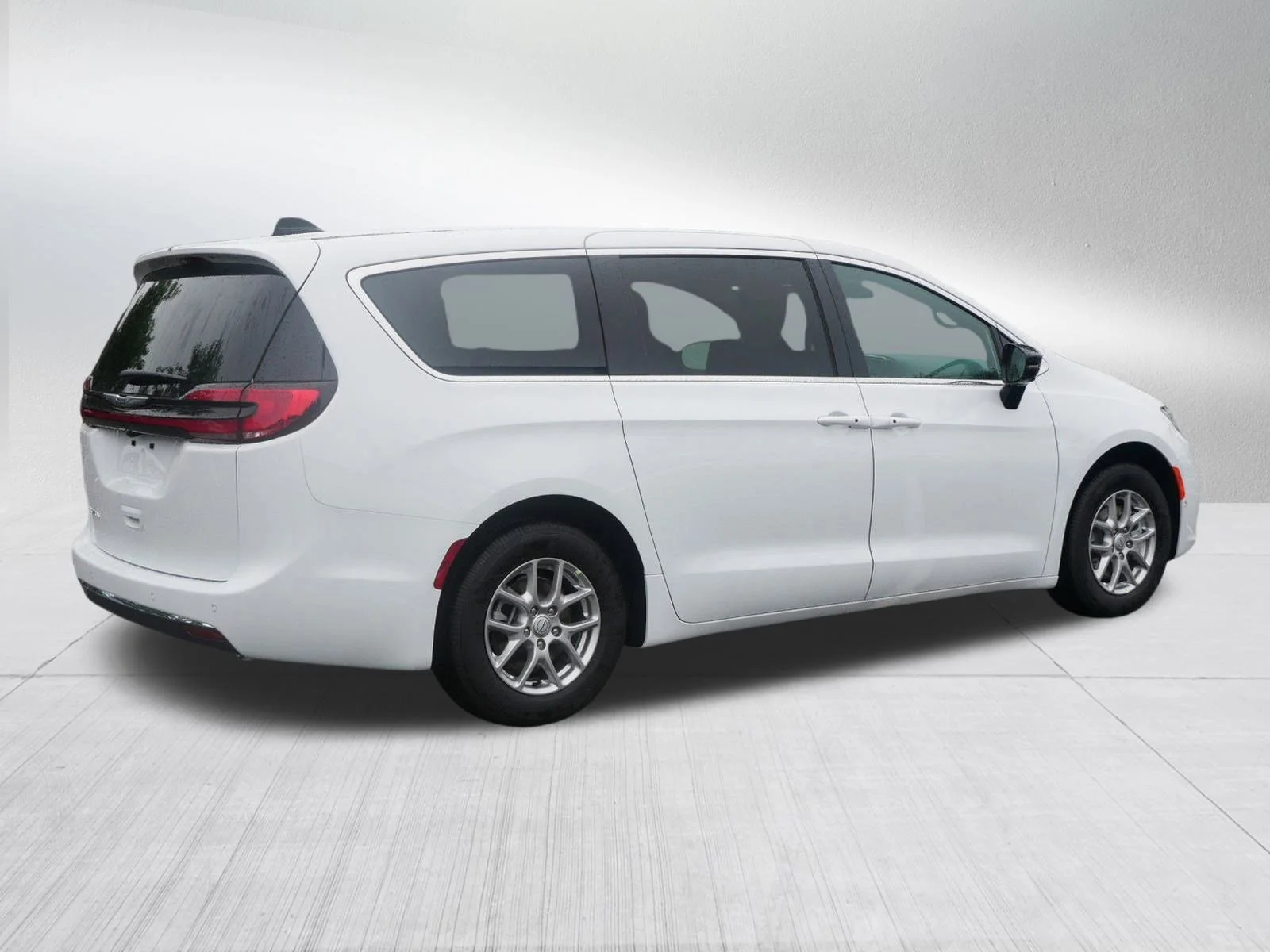 New 2026 Bright White Clear-Coat Exterior Paint Chrysler Select image 7