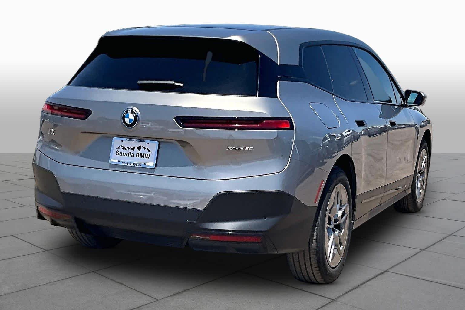Certified Used 2023 Oxide Grey Metallic BMW xDrive50 image 10