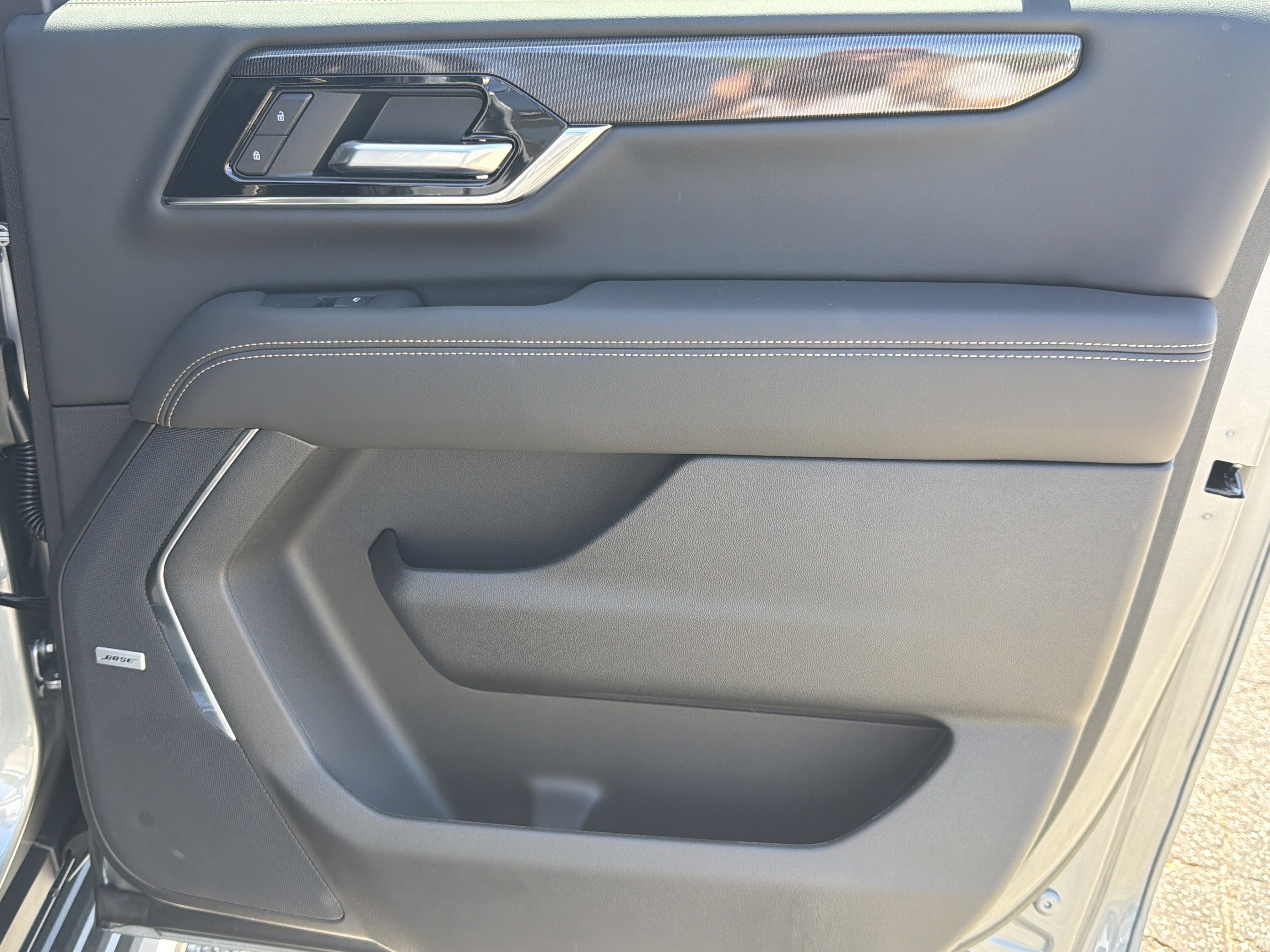 New 2026 Sterling Metallic GMC Elevation image 21
