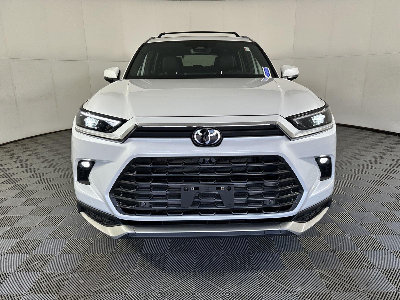 Used 2026 Wind Chill Pearl Toyota MAX Limited image 18
