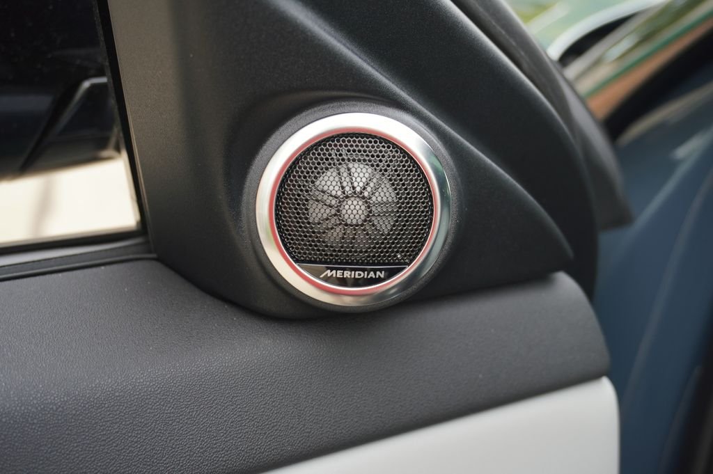 New 2026 Tribeca Blue Land Rover Hoxton Edition image 11