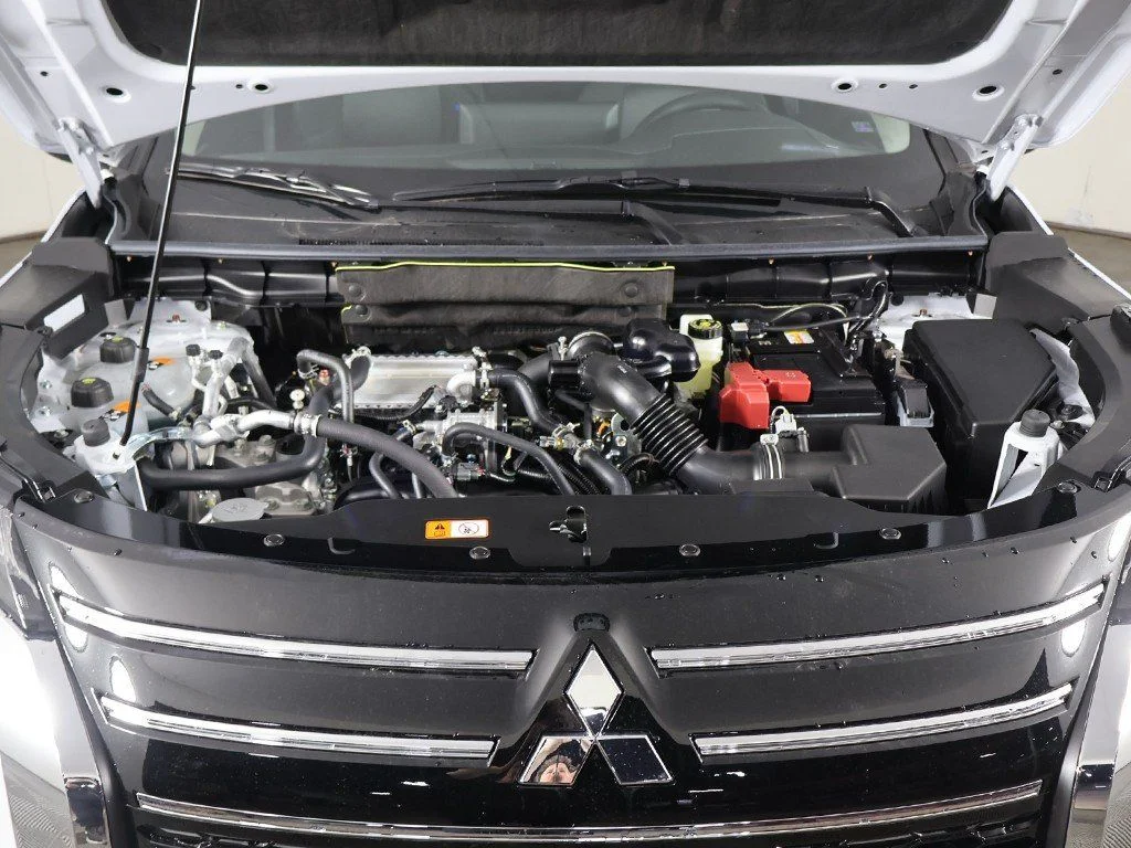 New 2026 White Mitsubishi ES 1.5T S-AWC image 19
