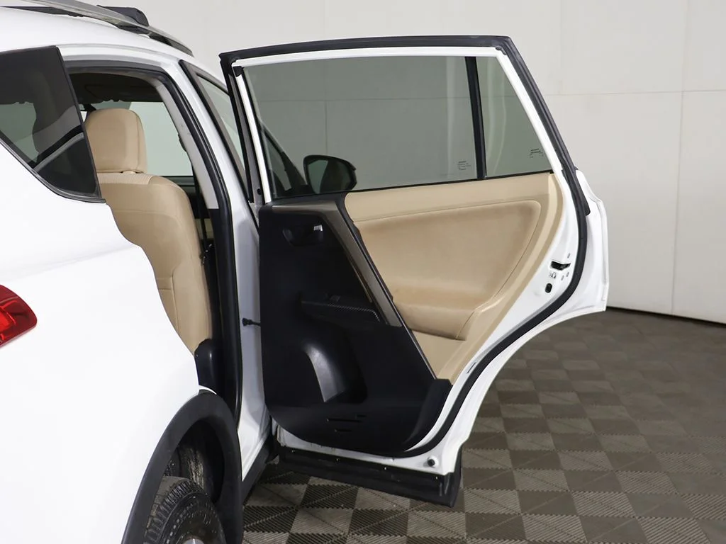 Used 2013 White Toyota LE image 16