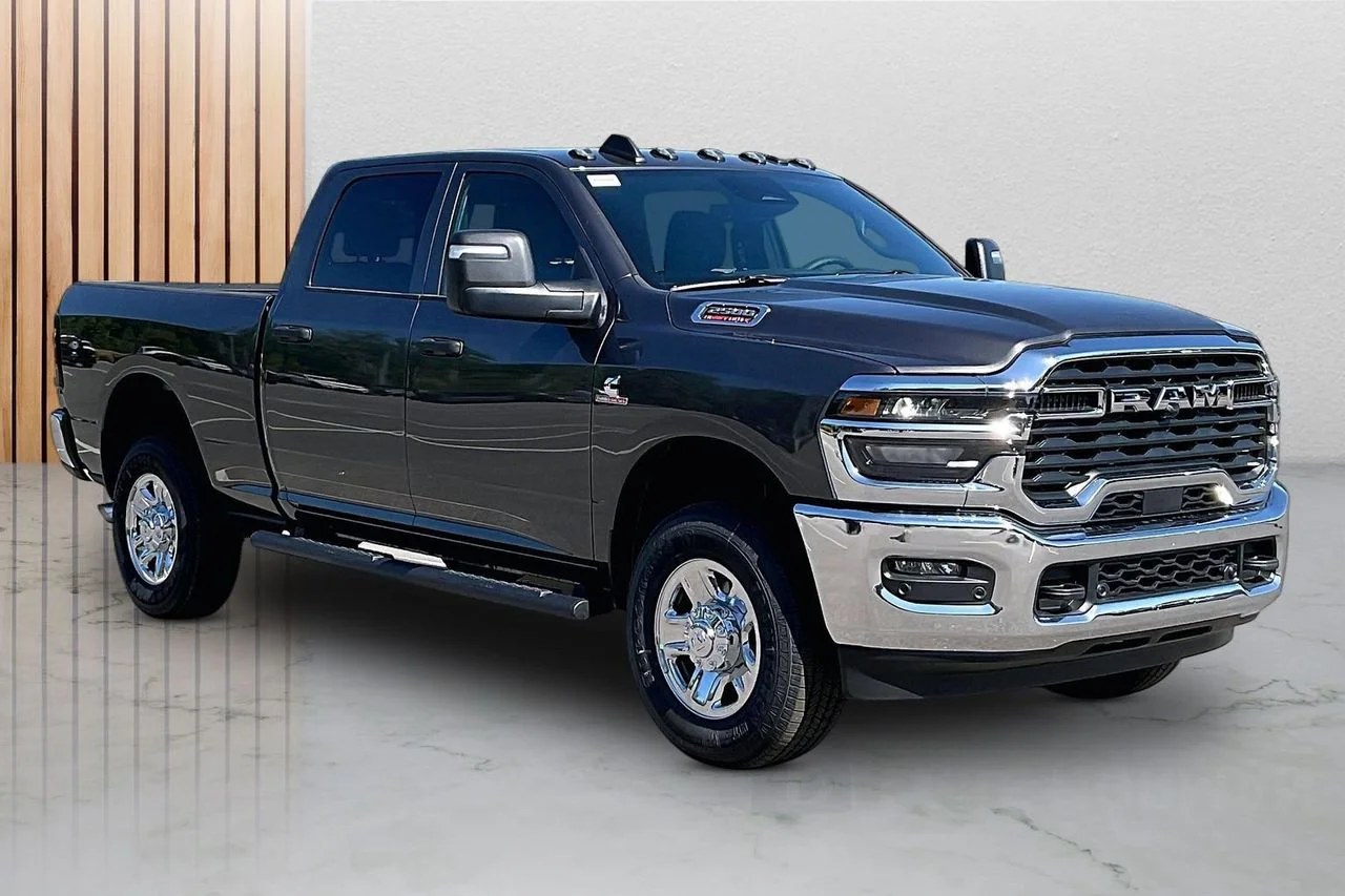 New 2026 Granite Crystal Metallic Clear-Coat Exterior Paint RAM Tradesman image 2