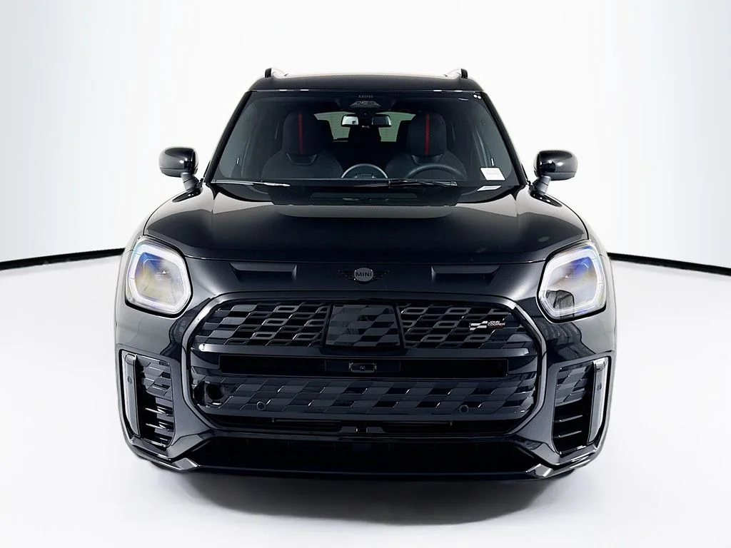 New 2027 Midnight Black II Metallic MINI Iconic image 2