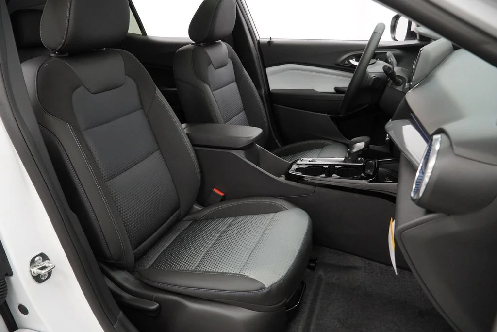 New 2026 Summit White Chevrolet LT image 29