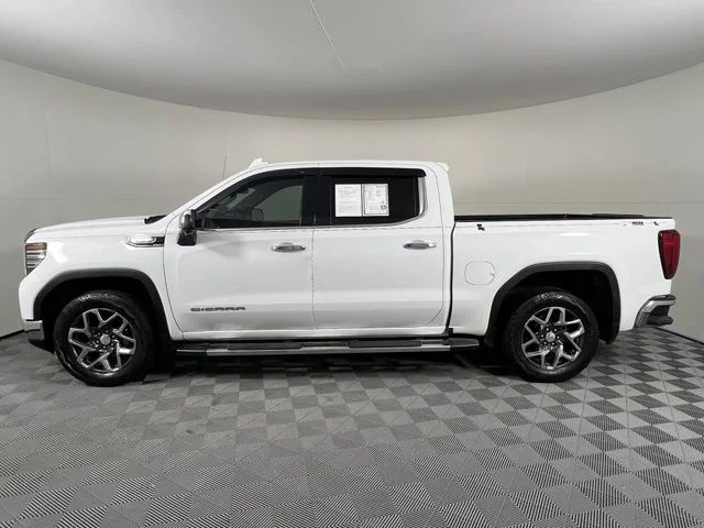 Used 2024 White GMC SLT image 4