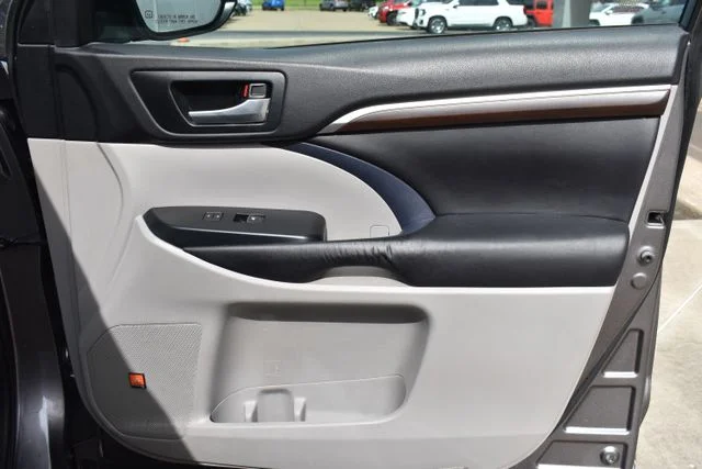 Used 2016 Gray Toyota Limited image 23