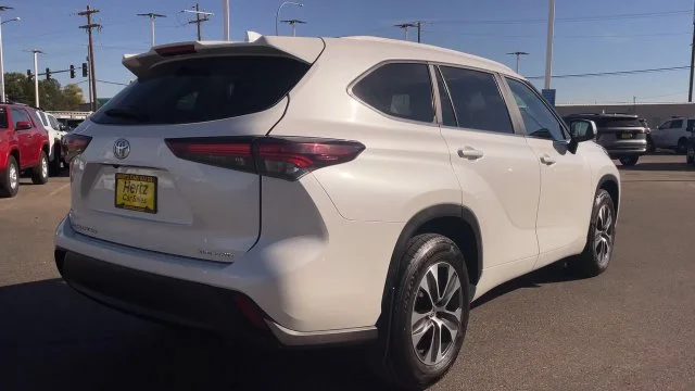 Used 2025 Beige Toyota XLE image 9