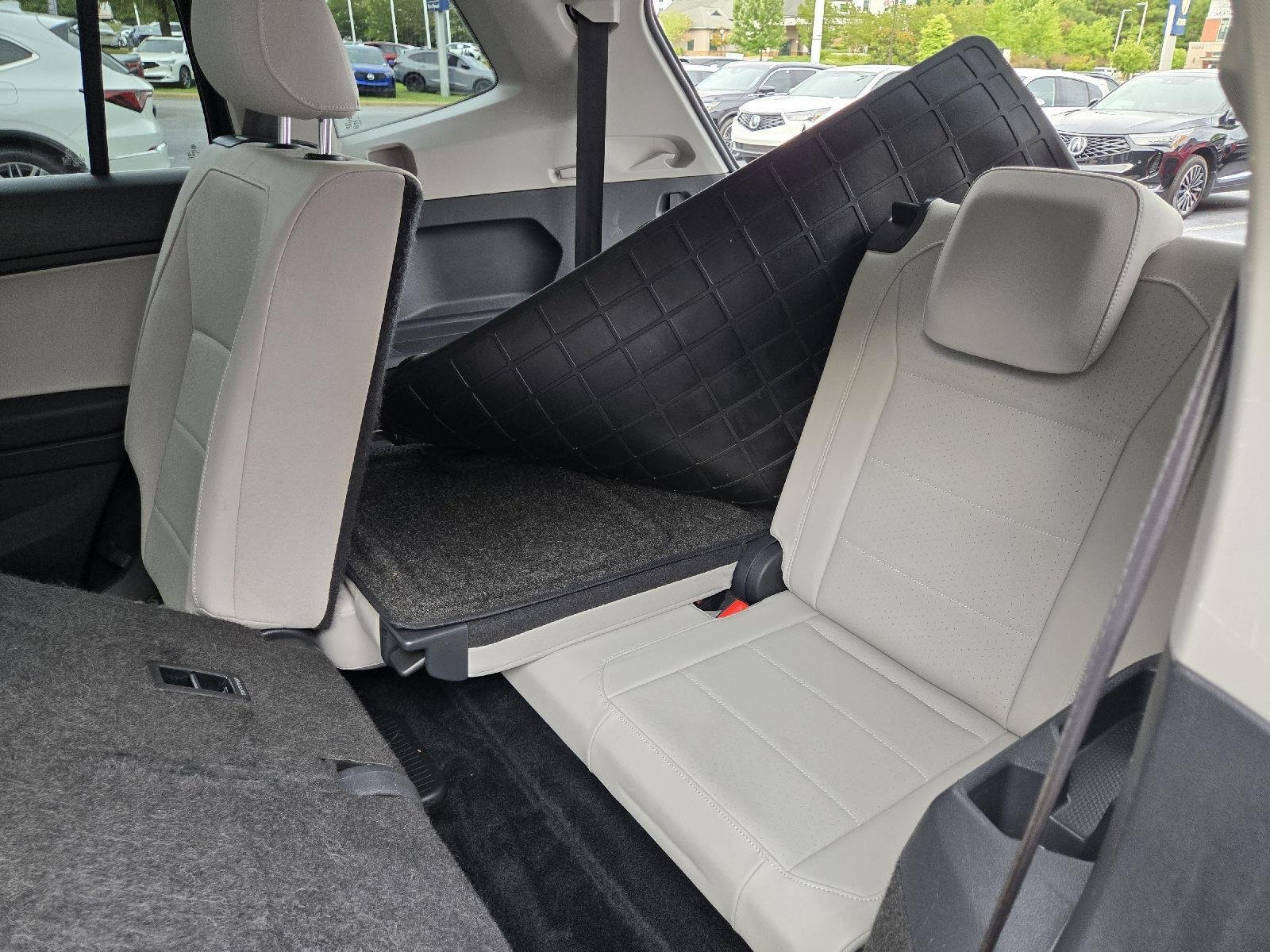 Used 2020 Deep Black Pearl Volkswagen SEL image 19
