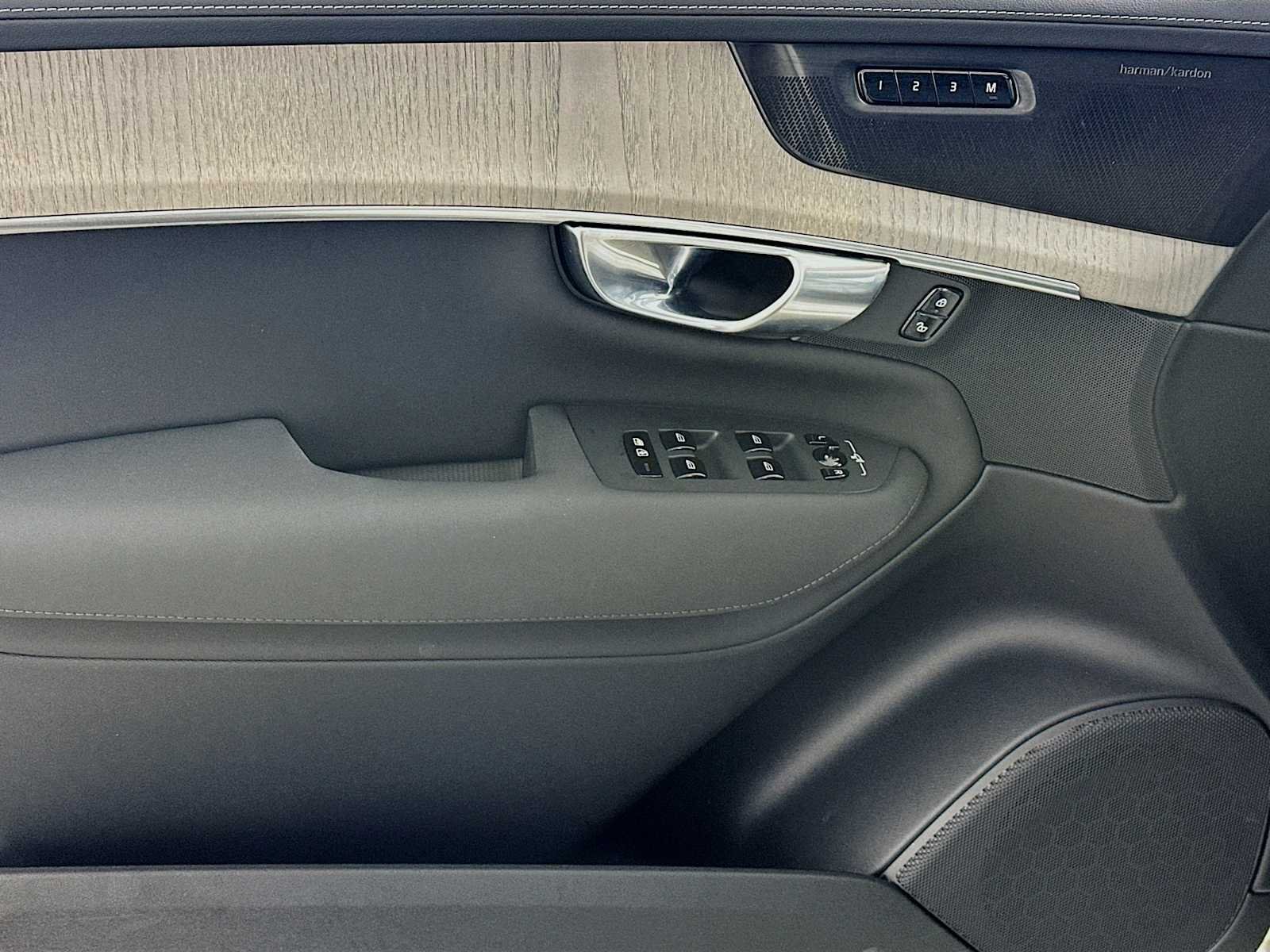 2025 Volvo XC90 Ultra - Photo 17