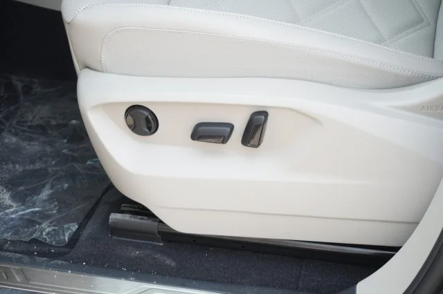 2024 Volkswagen Atlas SE w/Tech - Photo 16