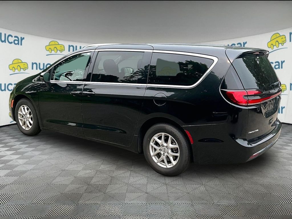 Used 2023 Black Chrysler Touring L image 5