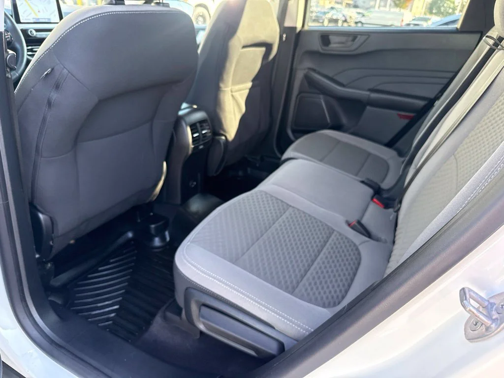 Certified Used 2022 White Metallic Ford SE image 38