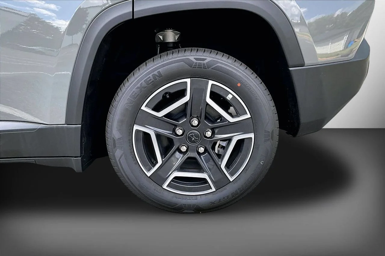 New 2026 Sting-Gray Clearcoat Jeep Laredo image 31
