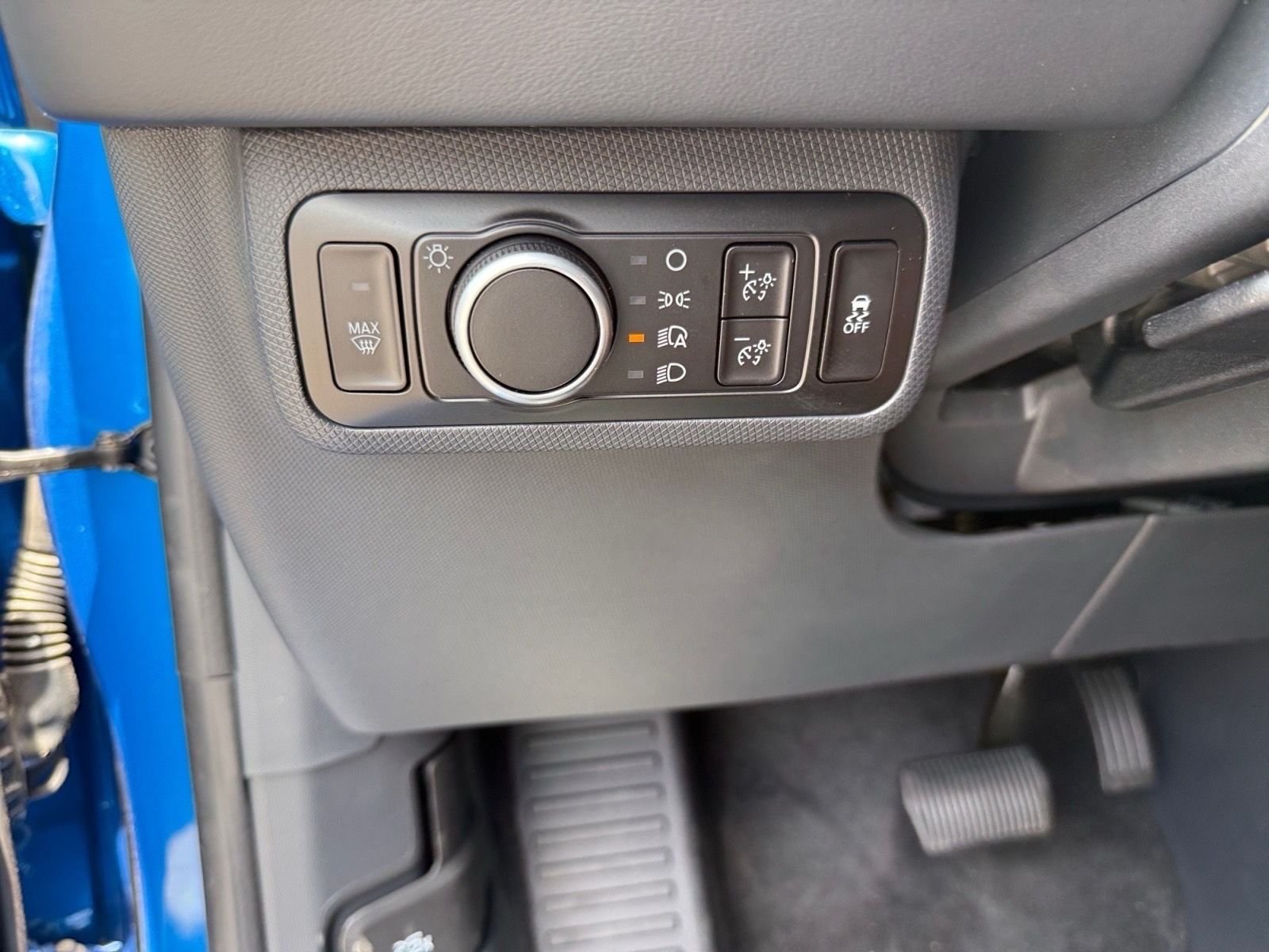 New 2026 Velocity Blue Metallic Ford Select image 25