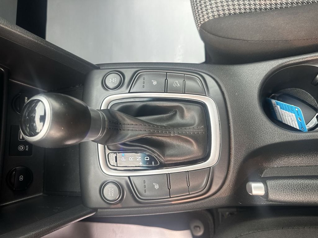 Used 2020 Gray Hyundai SEL image 26
