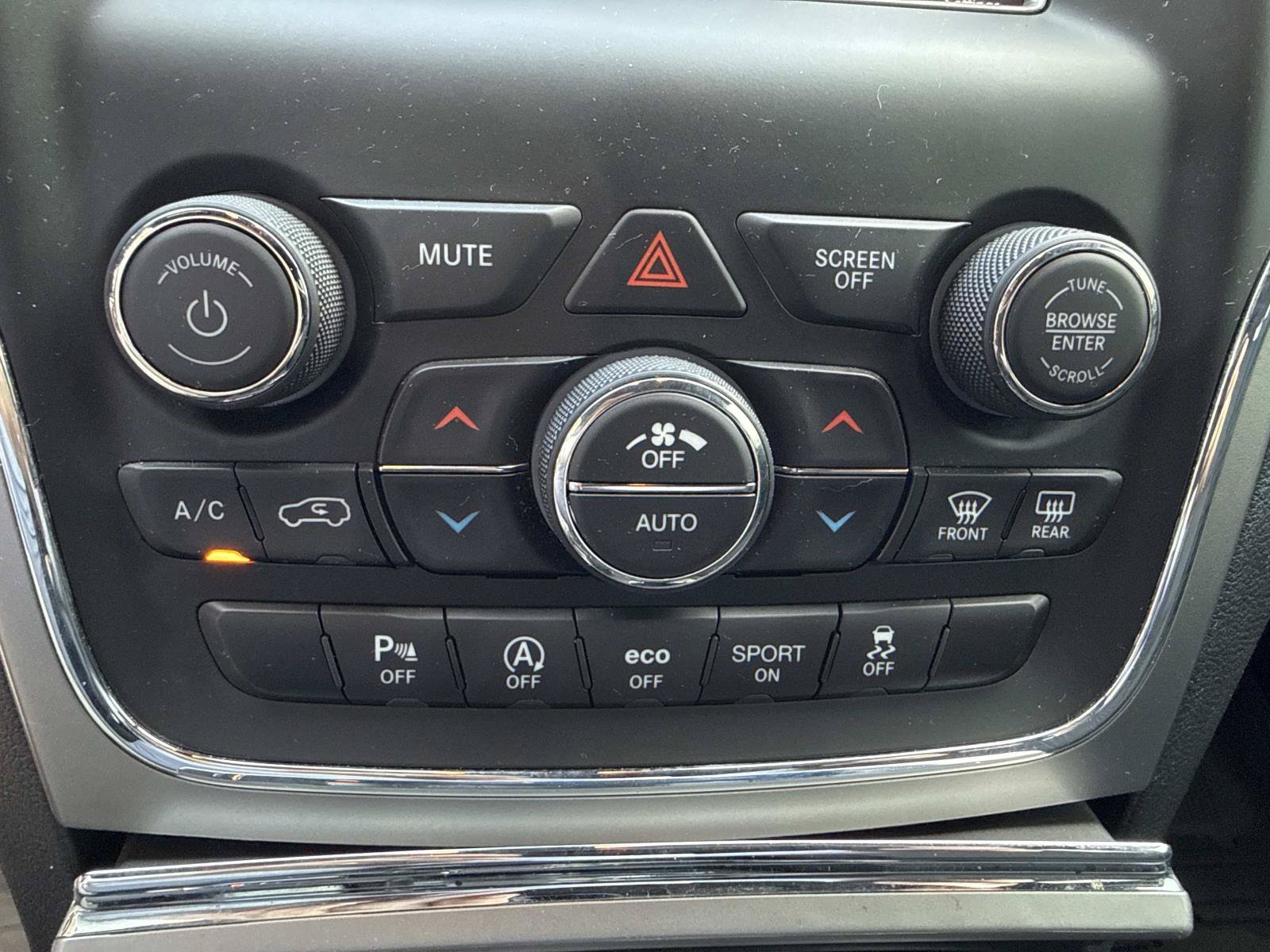 Used 2021 Bright White Clea Jeep Laredo E image 24