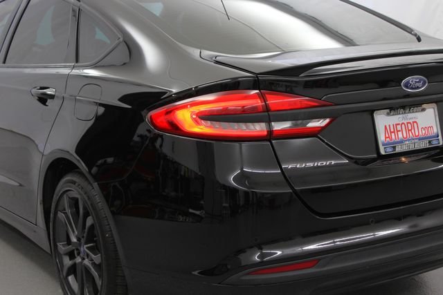 Used 2018 Shadow Black Ford SE image 6